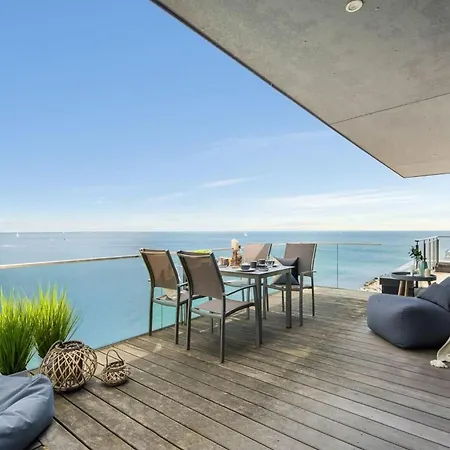 Penthouse Apartment *